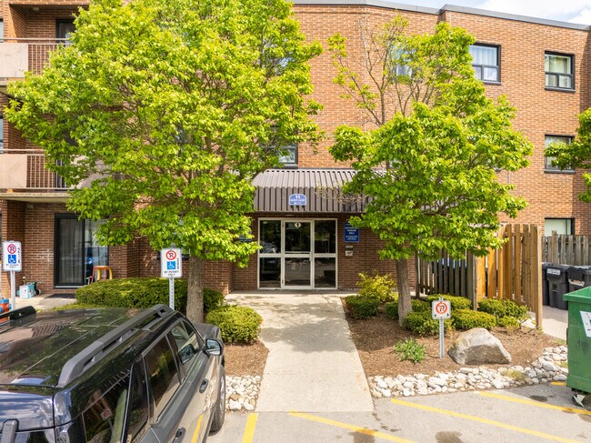 Wendy Court in Cambridge, ON - Building Photo - Building Photo