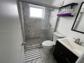 990 Meridian Ave in Miami Beach, FL - Building Photo - Building Photo