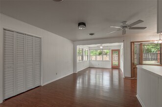 2328 Ave N 1/2 in Huntsville, TX - Building Photo - Building Photo