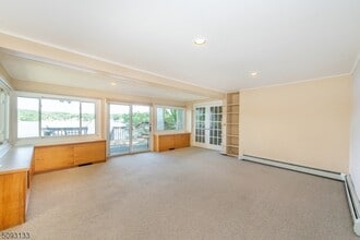 21 E Shore Rd in Denville, NJ - Foto de edificio - Building Photo