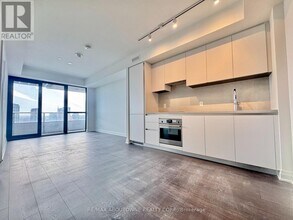 4015 The Exchange in Mississauga, ON - Building Photo - Building Photo