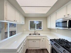 825 Normark Terrace in Vista, CA - Building Photo - Building Photo