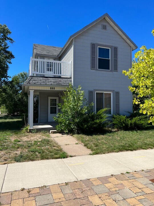 122 S 2nd Ave-Unit -1/2 in Wausau, WI - Building Photo