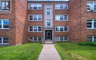 141 Chapel St in Kitchener, ON - Building Photo