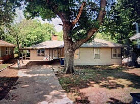 836 W Knapp Ave in Stillwater, OK - Building Photo