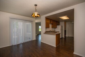 238 Riverview Way in Oceanside, CA - Building Photo - Building Photo