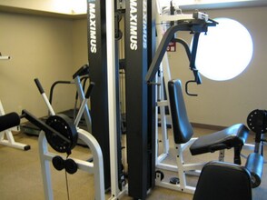 19009 Sherman Way in Los Angeles, CA - Foto de edificio - Building Photo