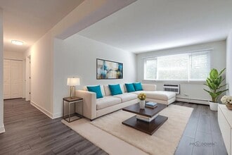 705 S Milwaukee Ave in Libertyville, IL - Building Photo - Building Photo