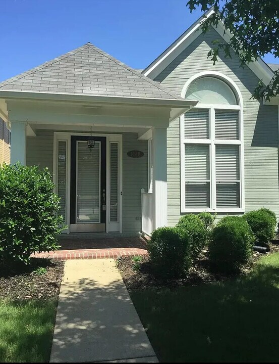1448 Island Pl E in Memphis, TN - Foto de edificio