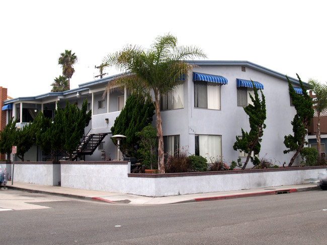 1601 W Balboa Blvd in Newport Beach, CA - Building Photo - Building Photo