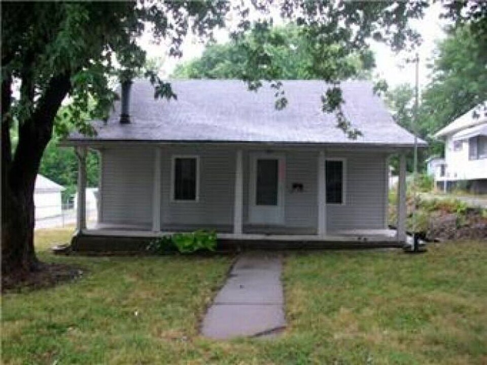 106 N Huttig Ave in Independence, MO - Building Photo