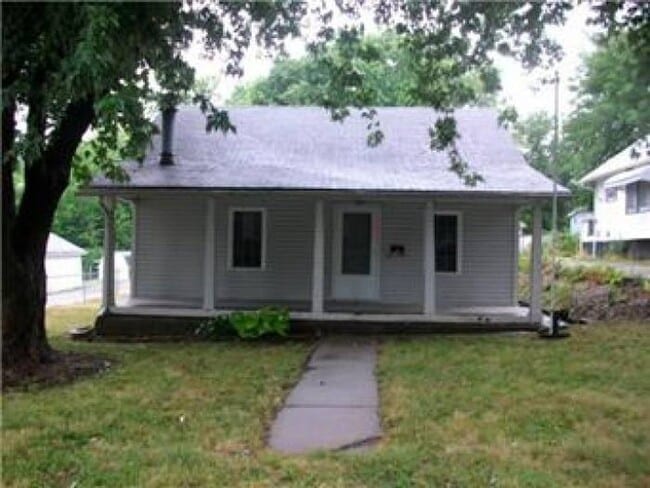 property at 106 N Huttig Ave