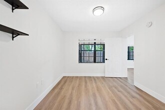 243 City View Dr in Fort Lauderdale, FL - Foto de edificio - Building Photo