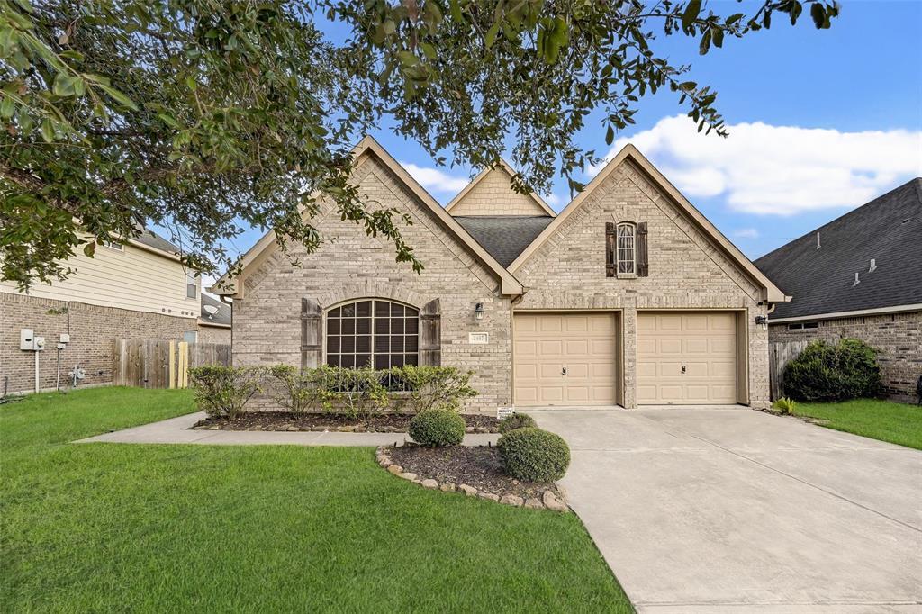 2407 Quiet Arbor Ln in Pearland, TX - Foto de edificio