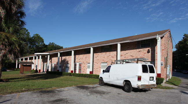 Lake Park Colonial Apartments by ARIUM in Jacksonville, FL - Building Photo - Building Photo