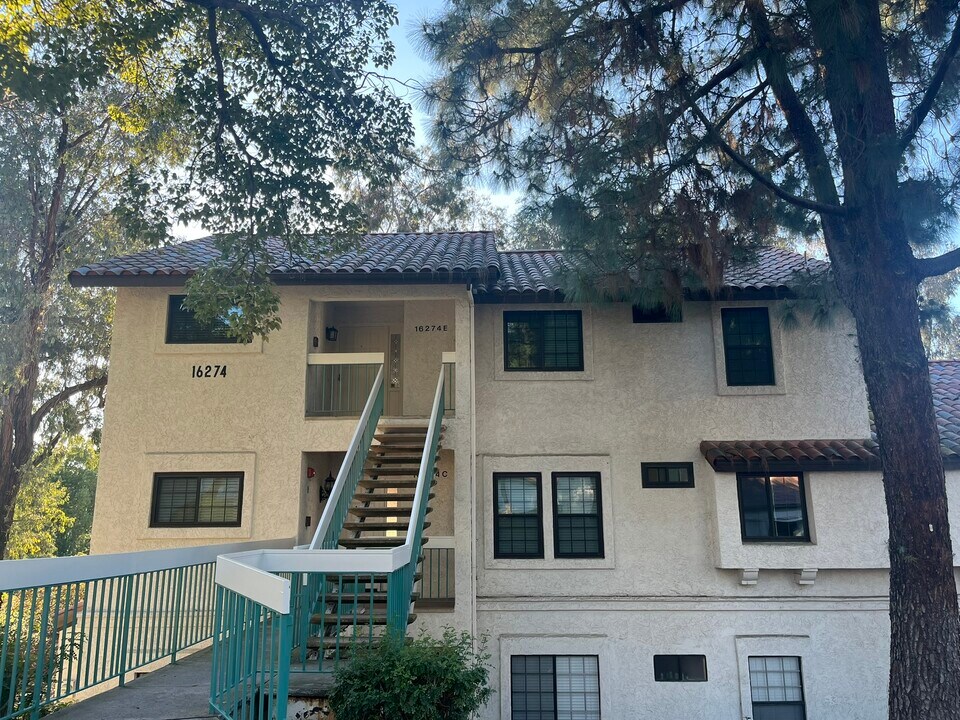 16274 Avenida Venusto, Unit E in San Diego, CA - Building Photo