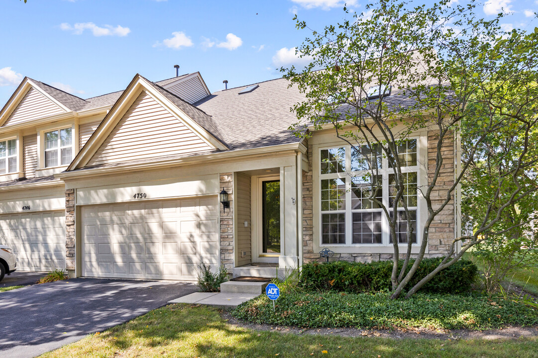 4750 Amber Cir in Hoffman Estates, IL - Foto de edificio