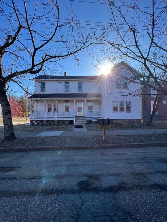 907 Forest St in Eau Claire, WI - Building Photo