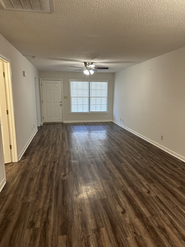 94 Valley Dr in Hartwell, GA - Building Photo - Building Photo