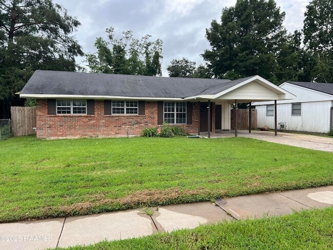 104 Sorority Dr, Unit 3 in Lafayette, LA - Building Photo - Building Photo