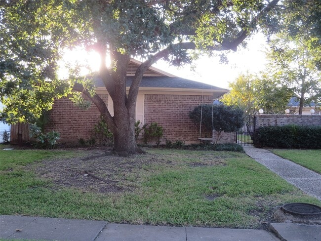 property at 1006 Walnut Bend Ln