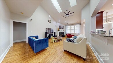 7323 Firespike Road in Charlotte, NC - Foto de edificio - Building Photo