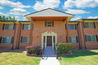 Villa Gardens Apartments in Midwest City, OK - Building Photo - Building Photo