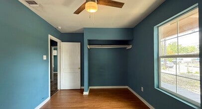 520 W Mayfield Blvd in San Antonio, TX - Building Photo - Building Photo