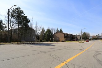 1-54 Rock Mossway in Toronto, ON - Building Photo - Building Photo