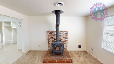 235 NE 136th Ave in Portland, OR - Building Photo - Building Photo