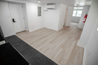 1388 W 83rd St, Unit 111 in Cleveland, OH - Building Photo - Building Photo