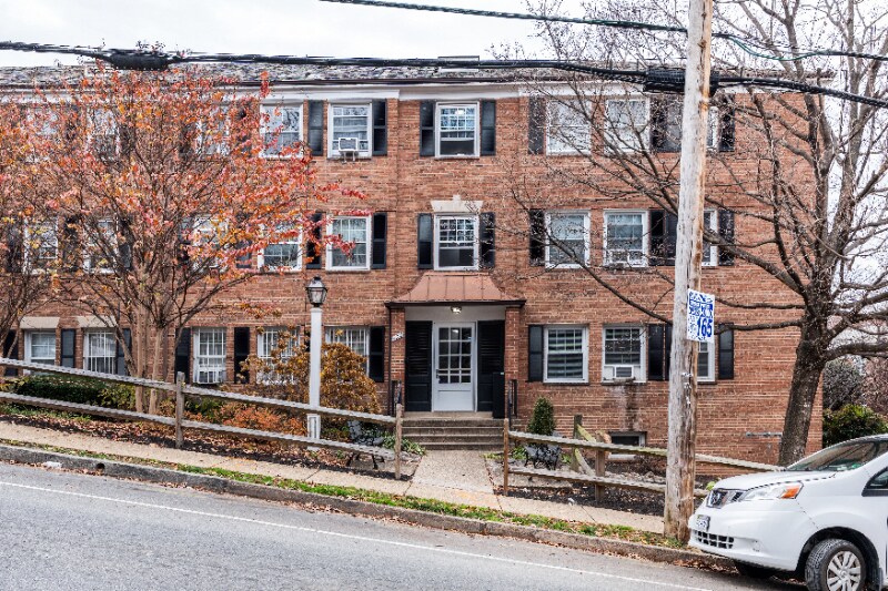 903 S Frederick St in Arlington, VA - Foto de edificio