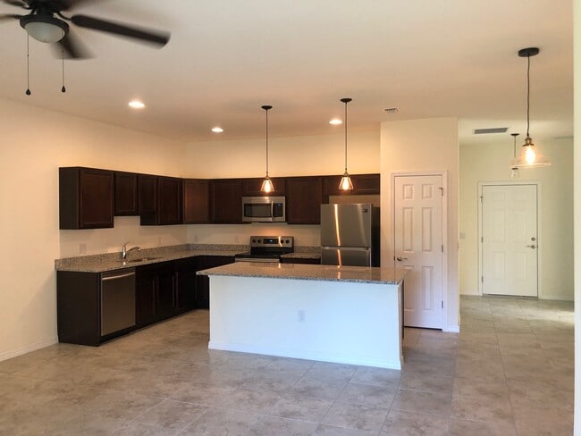 24482 Zephyr Ct, Unit 24482 Zephry Court in Port Charlotte, FL - Foto de edificio - Building Photo