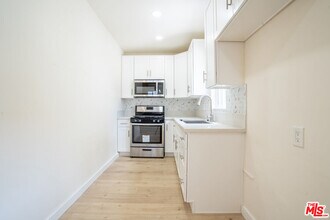 1245 S Berendo St in Los Angeles, CA - Building Photo - Building Photo