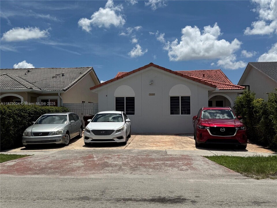 7109 W 30th Ct in Hialeah, FL - Building Photo