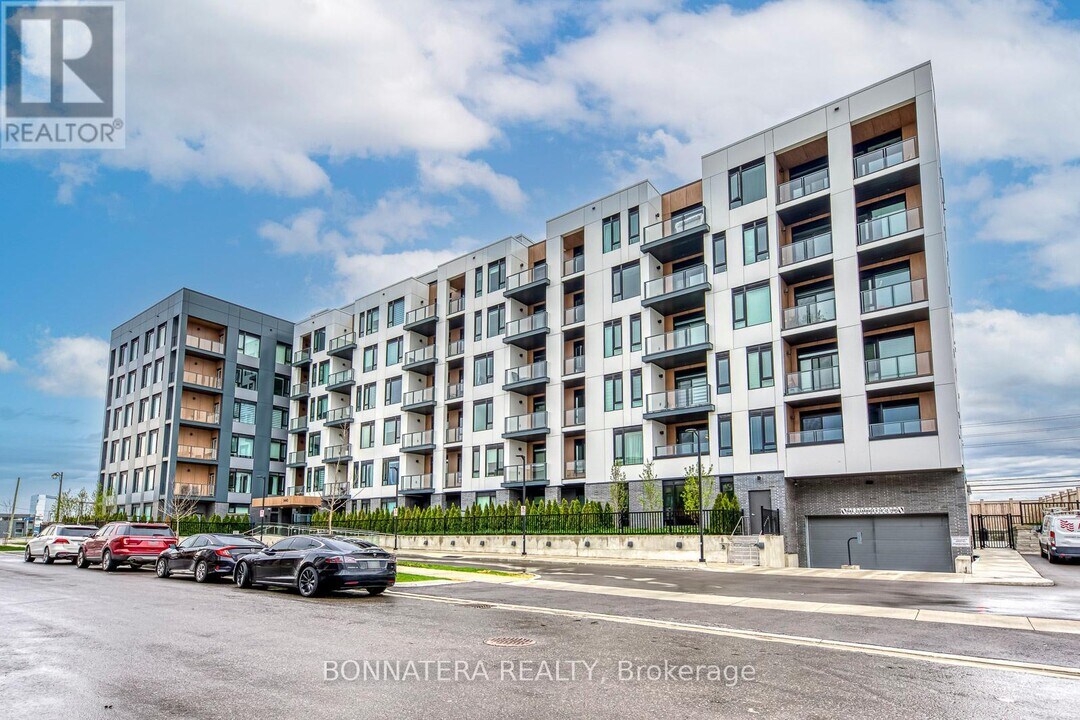 613-1440 CLARRIAGE Ct in Milton, ON - Building Photo