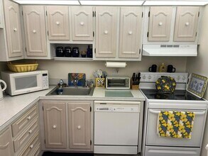 1 Abbey Ln, Unit 2030 in Delray Beach, FL - Building Photo - Building Photo