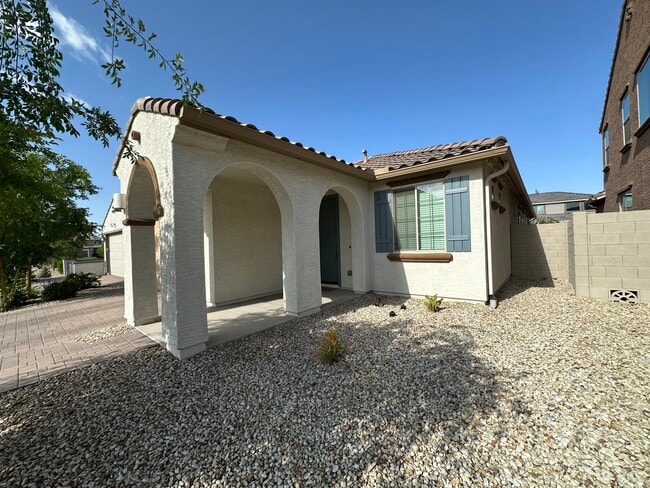 5708 N 88th Ave in Glendale, AZ - Foto de edificio - Building Photo