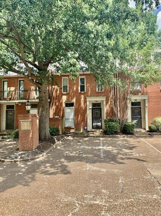 1694 Belvedere Ct in Memphis, TN - Building Photo