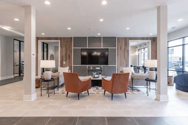 Innsbrook Square in Glen Allen, VA - Building Photo - Interior Photo