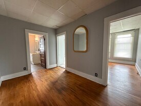 605 West Macon Street in Decatur, IL - Building Photo