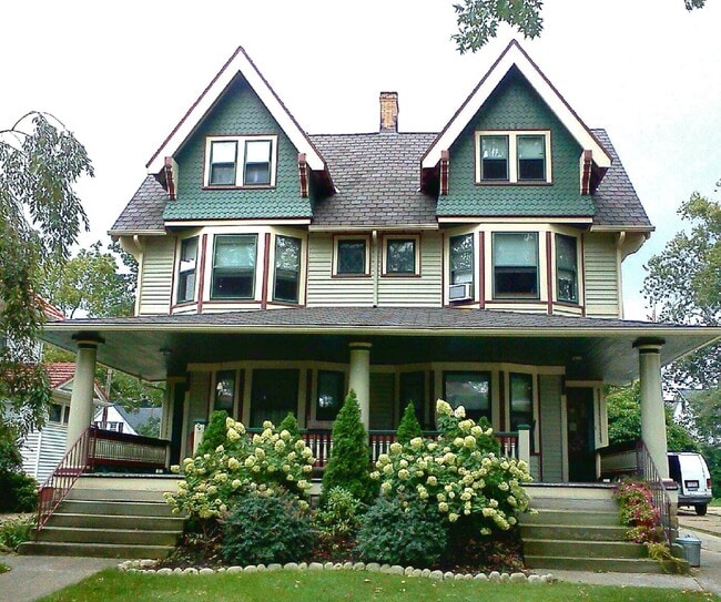 property at 1439 W Clifton Blvd