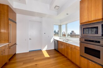 205 E 59th St in New York, NY - Building Photo - Building Photo