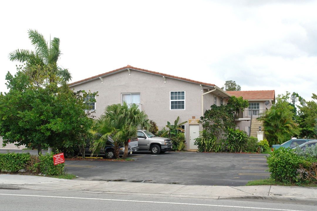 8800 W Sample Rd in Coral Springs, FL - Building Photo