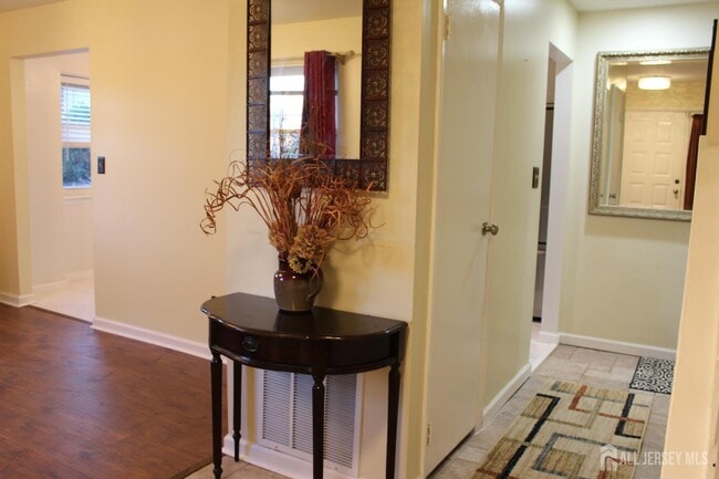 707 Merrywood Dr in Edison, NJ - Building Photo - Building Photo