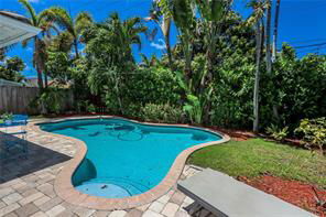 1387 Washington St in Hollywood, FL - Building Photo