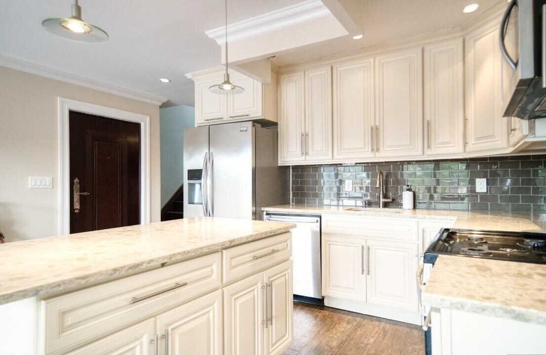 3318 24th Ave, Unit 2 in Astoria, NY - Building Photo