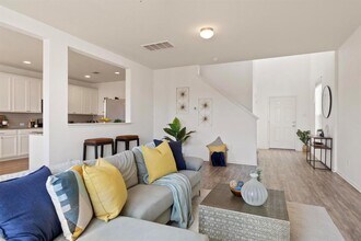 217 Boxwood Dr in Mustang Ridge, TX - Building Photo - Building Photo