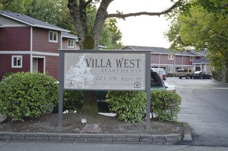 Villa West Apartments in McMinnville, OR - Building Photo - Building Photo