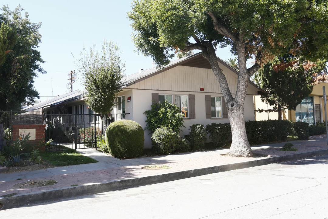 7249 Alabama Ave in Canoga Park, CA - Building Photo